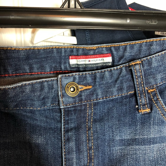 💫90s TREND ALERT TOMMY DENIM SKIRT - Picture 4 of 8